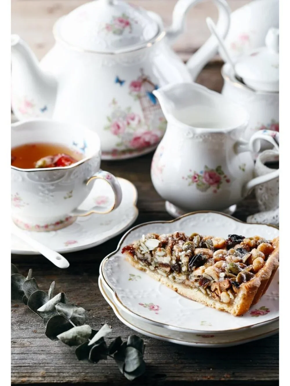 Elegant Porcelain Flower Tea Cup & Saucer Set - 6 Piece Dining Set